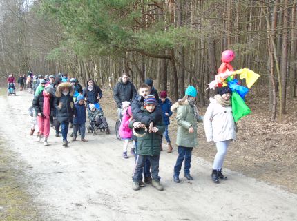 wsplny spacer nad staw