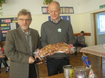 pan Bade�ski z zakupionym ko�aczem  Border = 