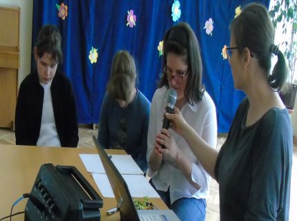 uczniowie recytuj swoje kwestie