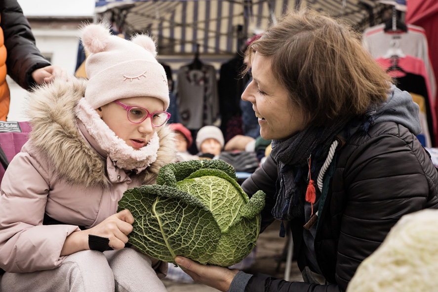 dzieci na targu Wolumen